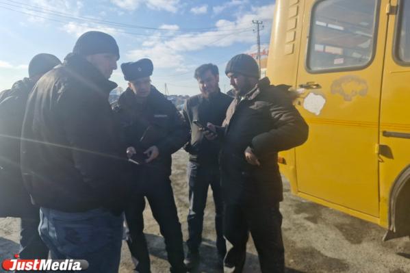 Силовики устроили облаву на мигрантов в мечети в Арамили - Фото 2