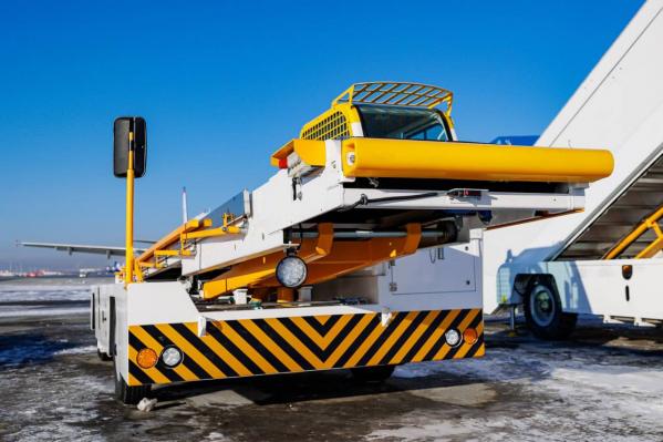 Новые спецмашины пополнили автопарк аэропорта Кольцово - Фото 2