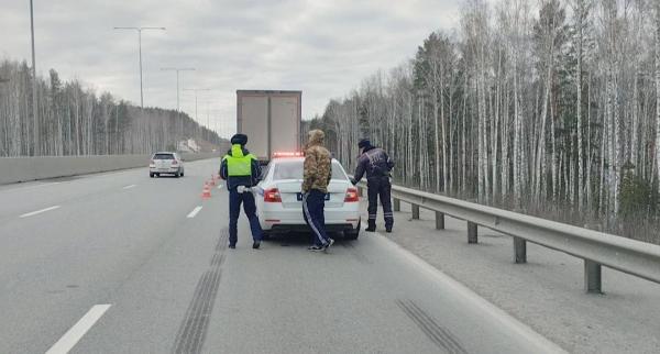 На ЕКАДе водитель и 9-летний пассажир MG пострадали в ДТП с КАМАЗом - Фото 3