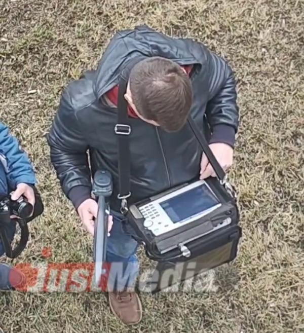 «Заливает клеем замки и включает виброколонку». Жители дома на Учителей пожаловались на соседку  - Фото 4