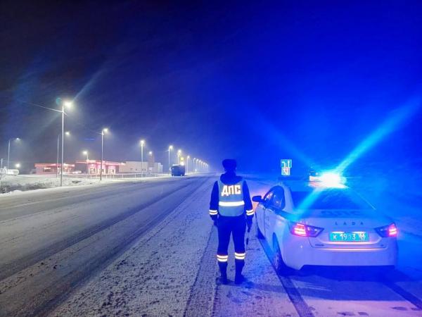 Из-за выпавшего снега экипажи ПС усилили патрулирование на свердловских трассах - Фото 3