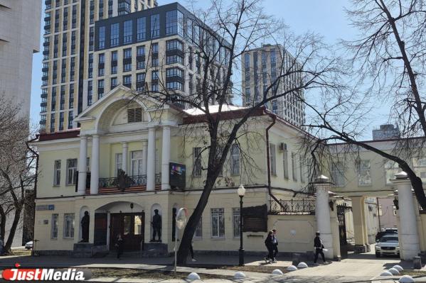 Библиотеки Екатеринбурга начали проводить пешеходные экскурсии - Фото 9