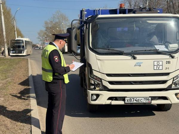В Каменске-Уральском подросток попал под колеса мусоровоза и впал в кому - Фото 2