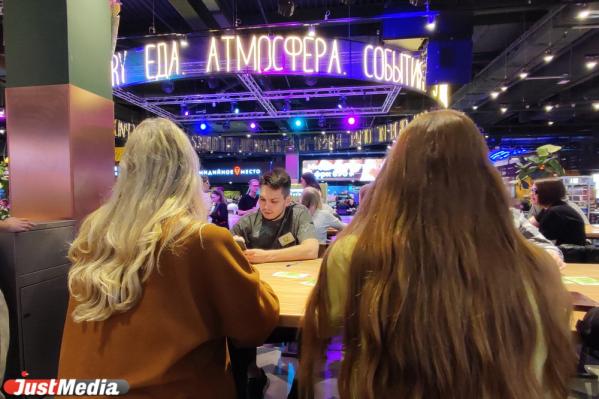 Почти 1000 человек: в Екатеринбурге установили российский рекорд по быстрым свиданиям - Фото 14