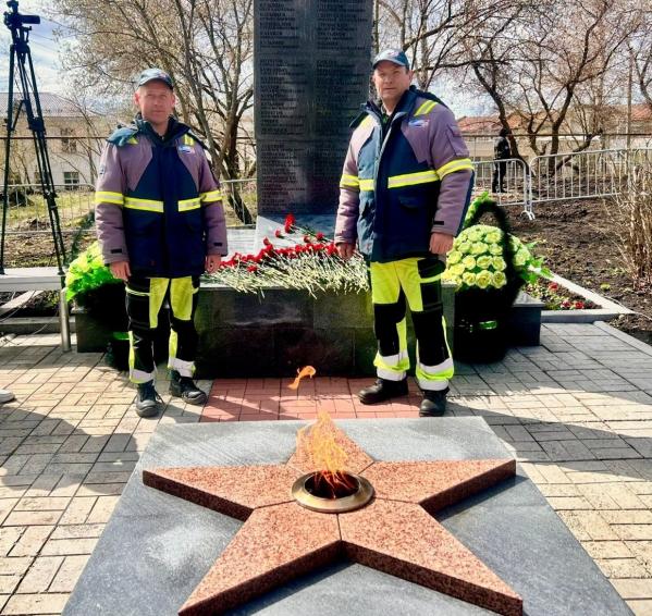 В Екатеринбурге к 80-летию Победы зажгли третий в городе Вечный огонь - Фото 2
