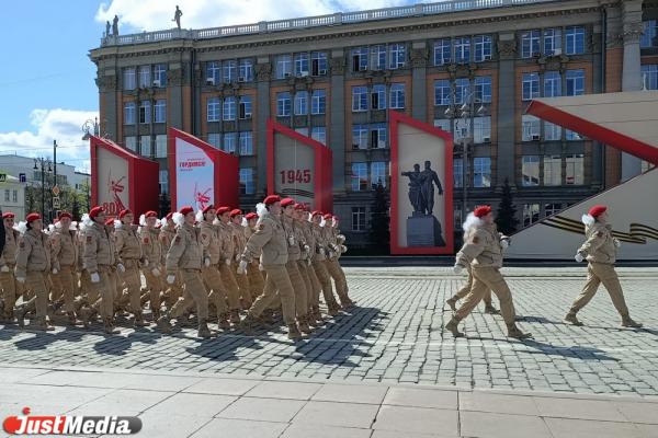 В Екатеринбурге прошла генеральная репетиция Парада Победы. ФОТО - Фото 3