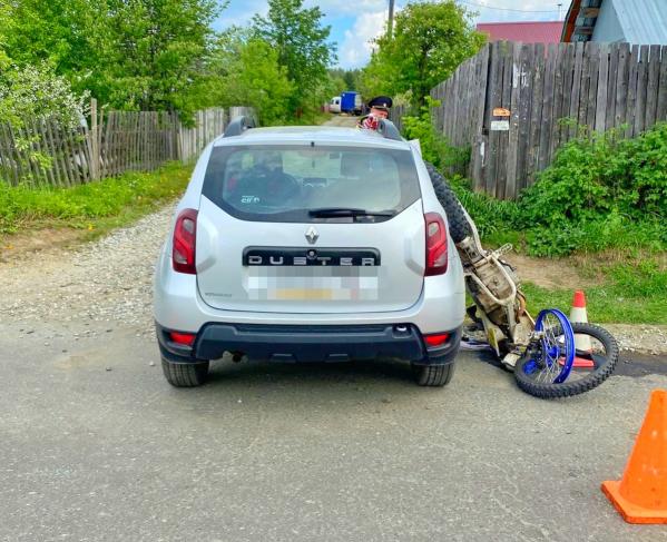 В Качканаре женщина-водитель Renault сбила двух подростков на мотоцикле - Фото 4