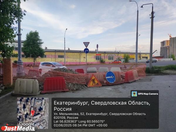 Жители двух домов на ВИЗе оказались почти «заперты» в своих дворах из-за коммунальщиков - Фото 4