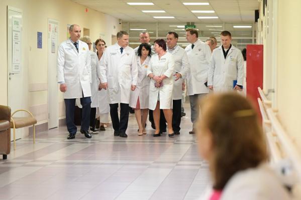 Денис Паслер показал Михаилу Мурашко ключевые медобъекты Екатеринбурга - Фото 2