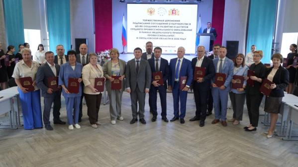 «Россети Урал» стали ключевым партнером отраслевого проекта «Профессионалитет» на Среднем Урале - Фото 2
