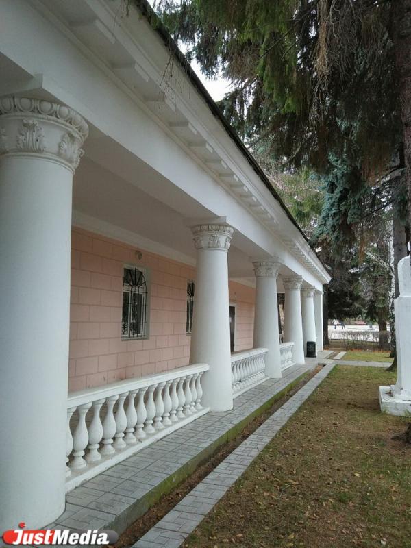 В Дендропарке на 8 Марта обновят бюст Ленину и входную группу администрации - Фото 2