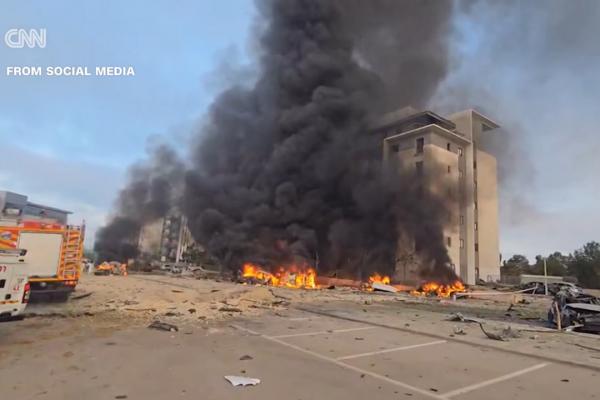 Иран нанес ракетный удар по офису Microsoft в Израиле - Фото 2