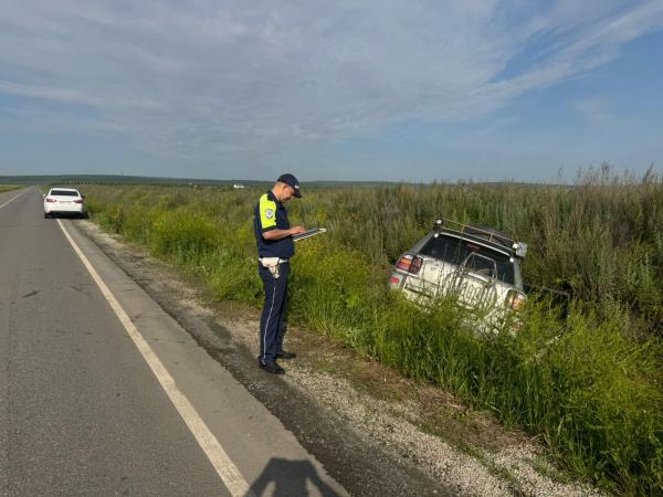 Под Сысертью водитель Toyota погиб в ДТП, улетев в канаву - Фото 2