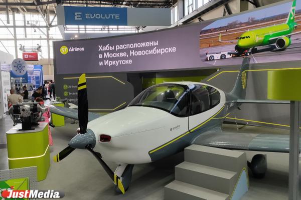 Футуристические трамваи, робоконсьерж и другие яркие стенды нулевого дня ИННОПРОМ-2025 - Фото 6