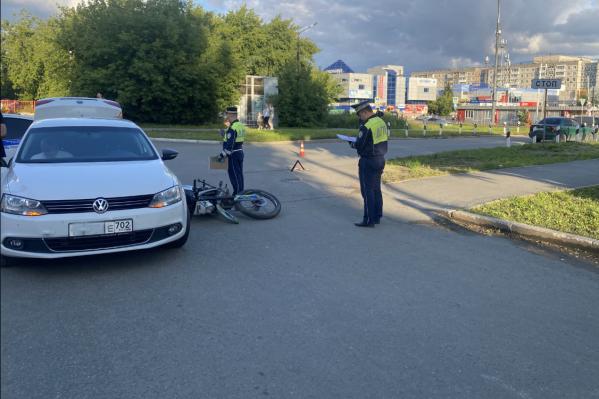 В Первоуральске пьяный водитель мотоцикла вместе с другом влетел в иномарку - Фото 2