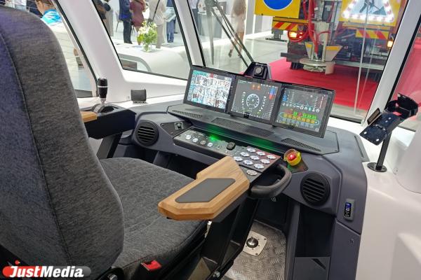 На ИННОПРОМе показали трамваи будущего и подписали соглашение о беспилотном общественном транспорте - Фото 5