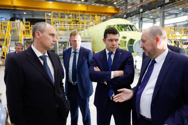Глава Минпромторга Антон Алиханов осмотрел в Екатеринбурге самолеты «Ладога» и «Байкал» - Фото 2