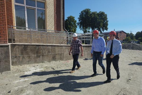 В Кедровом завершается строительство библиотеки, которую заказывали избиратели - Фото 2