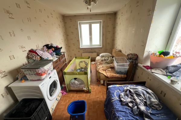 Полиция изъяла детей из семьи после падения трехлетней девочки из окна - Фото 3