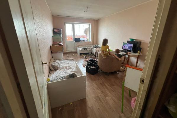 Полиция изъяла детей из семьи после падения трехлетней девочки из окна - Фото 4