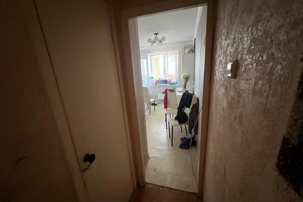 Полиция изъяла детей из семьи после падения трехлетней девочки из окна - Фото 5