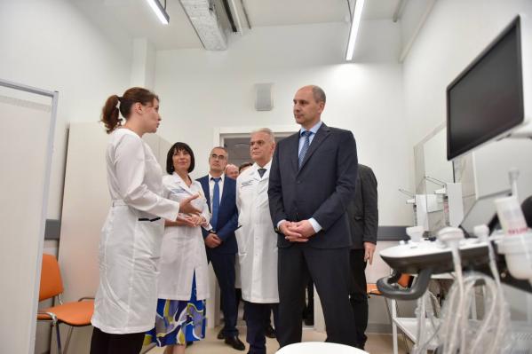 Денис Паслер открыл в Артемовском четырехэтажную поликлинику за 1,4 млрд рублей - Фото 3