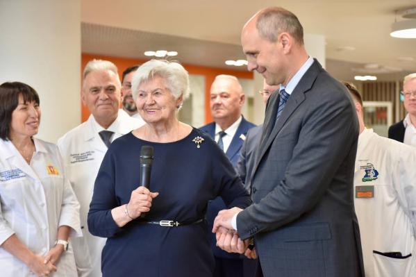 Денис Паслер открыл в Артемовском четырехэтажную поликлинику за 1,4 млрд рублей - Фото 7