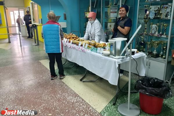 Свежая выпечка и сушеная явка. Как проходят выборы губернатора в Свердловской области - Фото 4