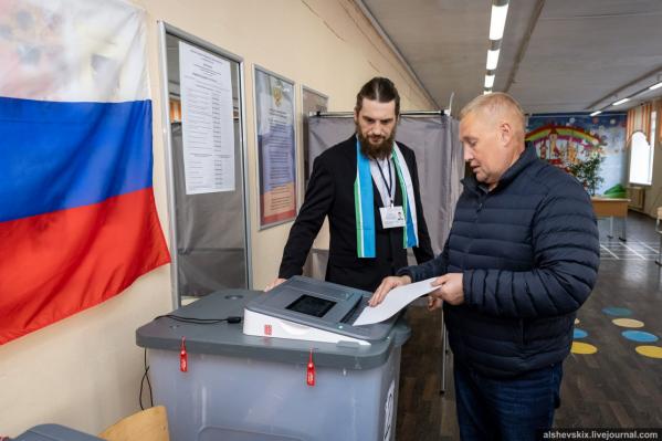 «Мне дали в руки бюллетень». Как голосуют уральские ВИПы на выборах губернатора - Фото 3