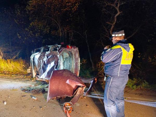 Один погиб, двое — пострадали: в Нижнем Тагиле «Шевроле Нива» влетела в дерево и перевернулась - Фото 2
