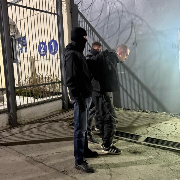 Иван Корюков*, сбежавший из СИЗО-1 Екатеринбурга, во время задержания пытался скрыться. ФОТО - Фото 2