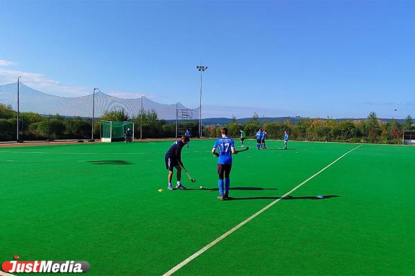 Хоккей на траве и прогулки на лошадях. Как дети из Екатеринбурга бесплатно занимаются экзотическими видами спорта - Фото 2