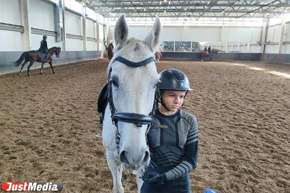 Хоккей на траве и прогулки на лошадях. Как дети из Екатеринбурга бесплатно занимаются экзотическими видами спорта - Фото 11
