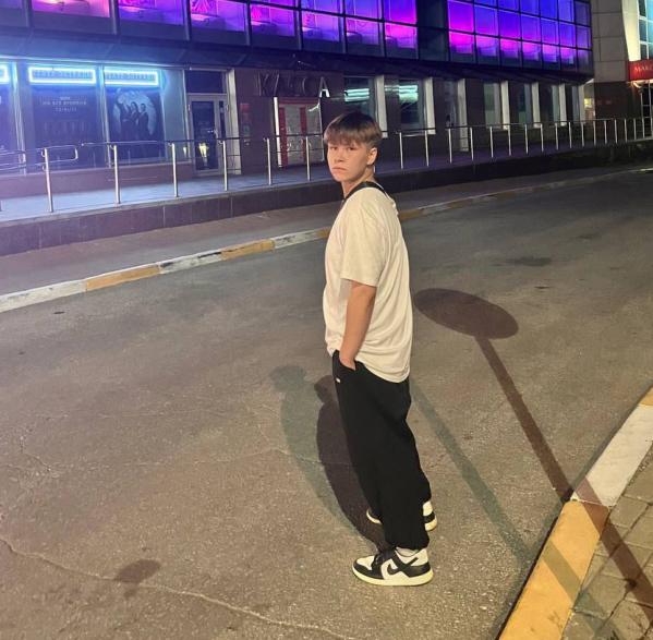  В Екатеринбурге разыскивают 16-летнюю школьницу, которая якобы ушла ночевать к знакомым и пропала - Фото 2