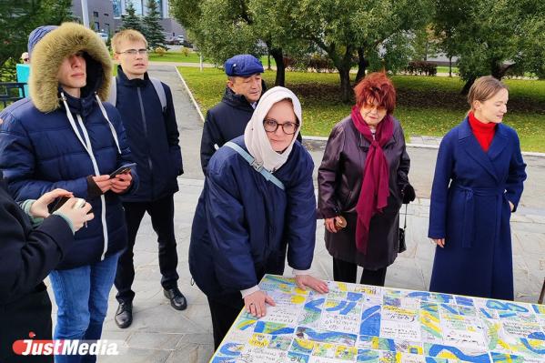  300 табличек на разных языках: в Екатеринбурге открыли арт-объект в честь многонациональности - Фото 4