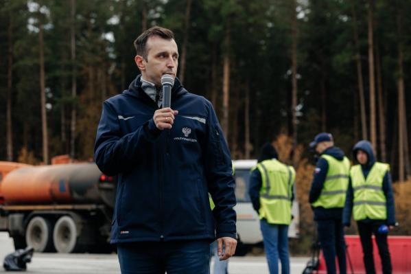 «Бензовоз столкнулся с автобусом с детьми»: на Тюменском тракте прошли спецучения по ликвидации ЧС на автодорогах - Фото 12