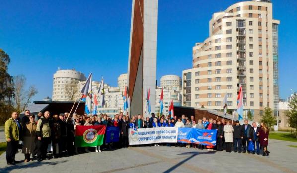  Денис Паслер обсудил с профсоюзными лидерами региона повышение зарплат свердловчан - Фото 3