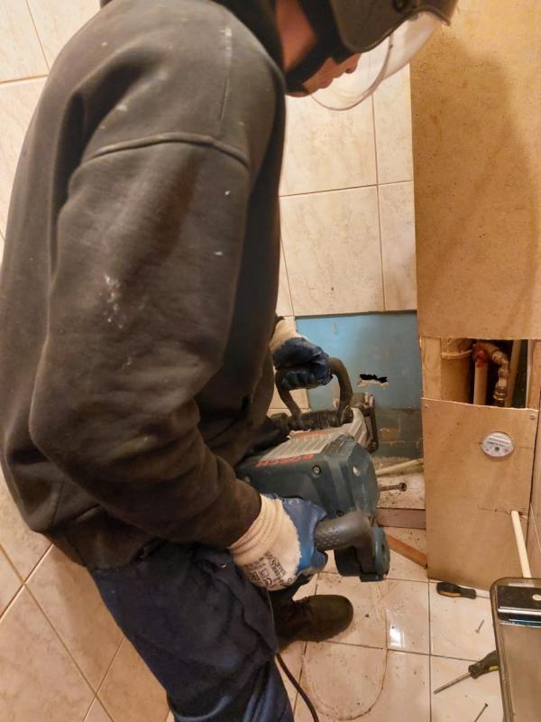 В Нижнем Тагиле спасли кота, который неделю просидел в вентиляционной шахте  - Фото 2