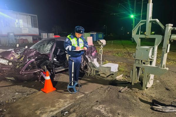 В Екатеринбурге на ж/д переезде 16-летний студент на «ВАЗ» влетел во встречную иномарку - Фото 2