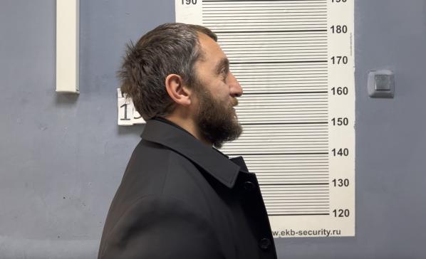 В Екатеринбурге задержали афериста, который занимал деньги у случайных прохожих  - Фото 3