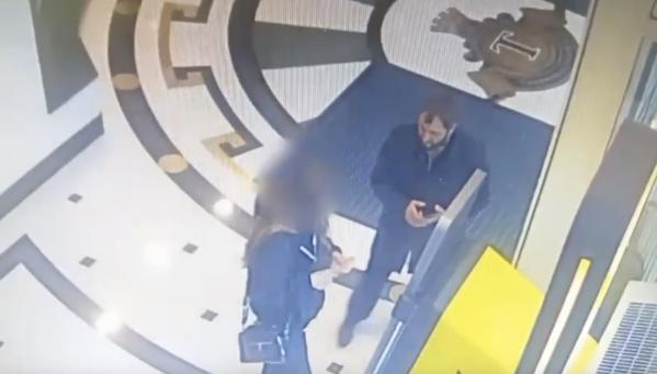 В Екатеринбурге задержали афериста, который занимал деньги у случайных прохожих  - Фото 2