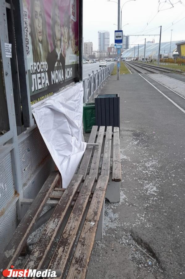 После налета вандалов остановки в Екатеринбурге сделали еще более антивандальными - Фото 4