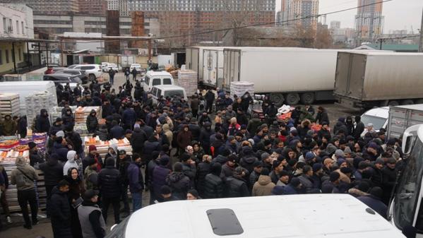 Силовики нагрянули с проверкой на овощебазу №4 в Екатеринбурге - Фото 2