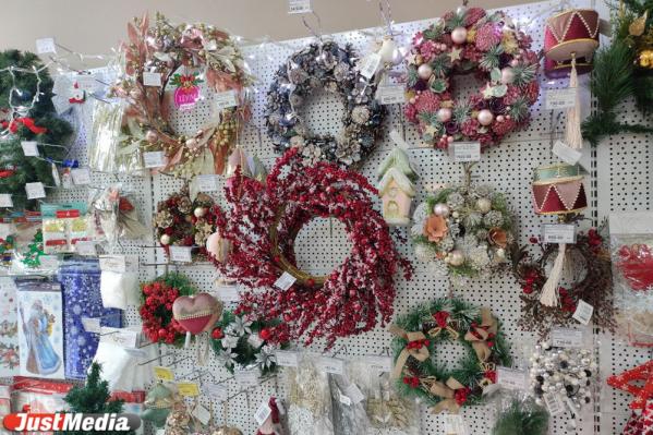 Предприниматели привезли в Свердловскую область более 30 тонн новогодних товаров - Фото 2