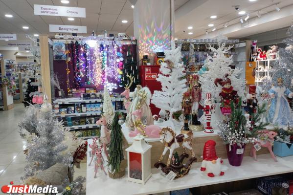 Предприниматели привезли в Свердловскую область более 30 тонн новогодних товаров - Фото 3