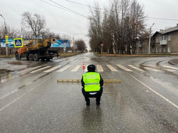 В Каменске-Уральском водитель автокрана сбил на «зебре» женщину-пешехода - Фото 3