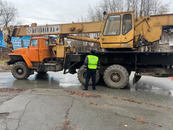 В Каменске-Уральском водитель автокрана сбил на «зебре» женщину-пешехода - Фото 4