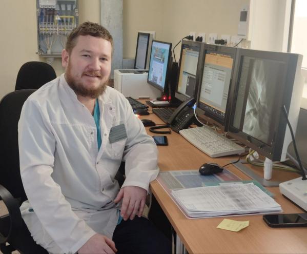 В Екатеринбурге врачи спасли мужчину с острым инфарктом и аномально крупной артерией - Фото 2