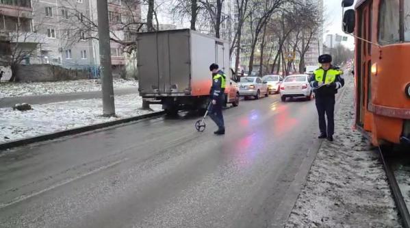 На Сортировке девочка, опаздывая в школу, попала под трамвай - Фото 2