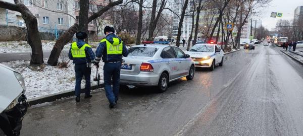 На Сортировке девочка, опаздывая в школу, попала под трамвай - Фото 3